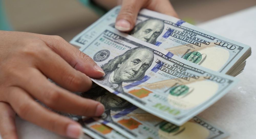 BB ngre shqetesimin: Forcimi i dollarit rrezikon borxhin dhe rrit inflacionin